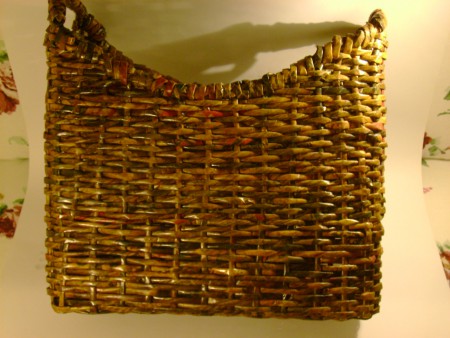 revisteiro feito com jornal